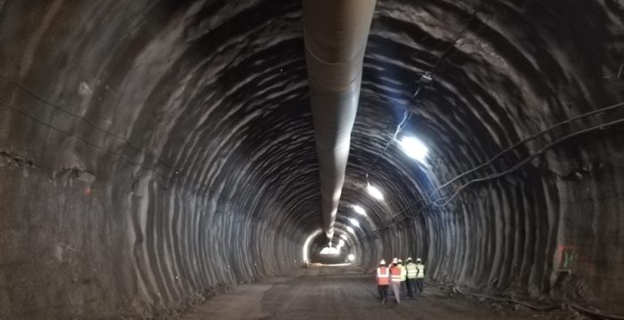 Los robots perforan el primer kilómetro del túnel de Erjos