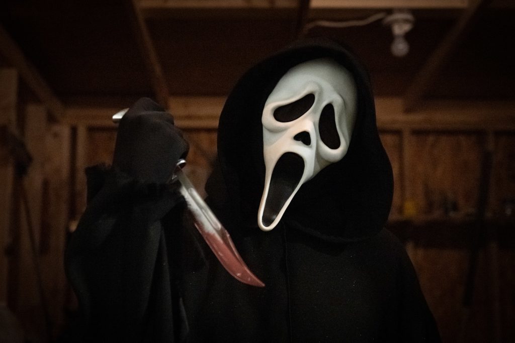 Regresa a la gran pantalla uno de los personajes más icónicos del cine de terror, Ghostface.