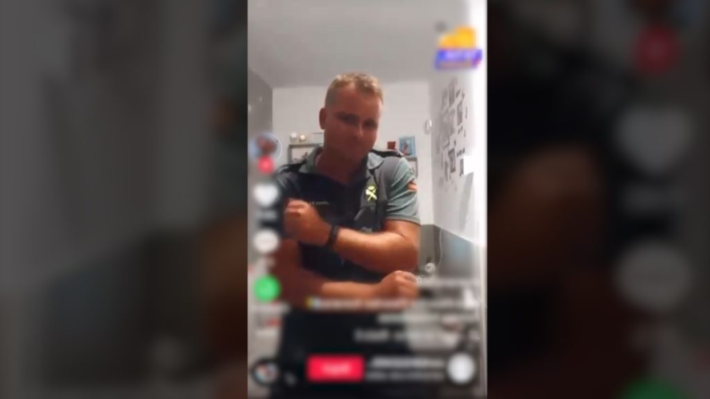 La Guardia Civil denuncia a una persona por compartir dos videos en una red social usando el uniforme oficial creando un perjuicio para la imagen de la Institución