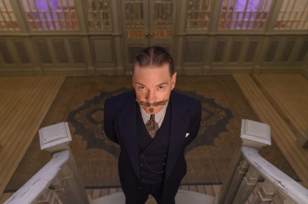 Kenneth Branagh es Hércules Poirot en la nueva adaptación al cine de ‘Muerte en el Nilo’.