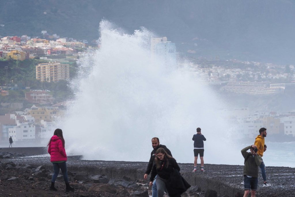 Canarias, entre las comunidades en riesgo por viento, oleaje, nieve y frío