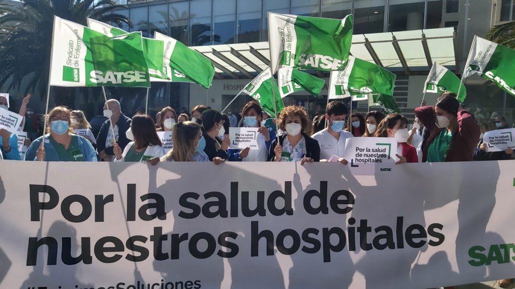 Una imagen de la concentración en el exterior del Hospital Universitario de Canarias (HUC). Marta Torres