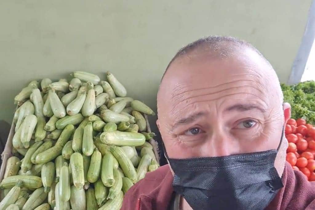 David-el-agricultor-ofrece-calabacines-gratis