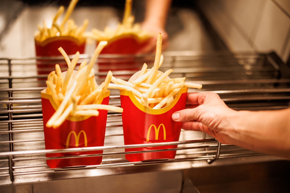 Denuncian a McDonald's por presuntamente usar la IA para encarecer tu menú