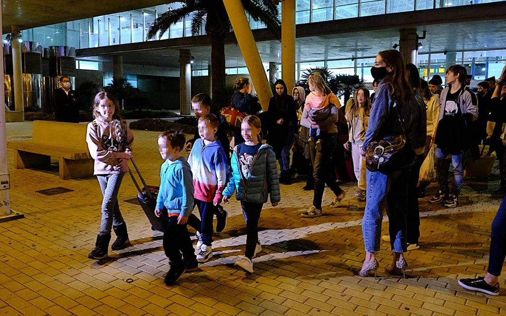 Niños llegados a Fuerteventura junto a sus madres ACFI PRESS JAVIER MELIÁN