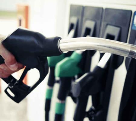 Confirmado por el Gobierno: la rebaja de los carburantes sube a 20 céntimos por litro