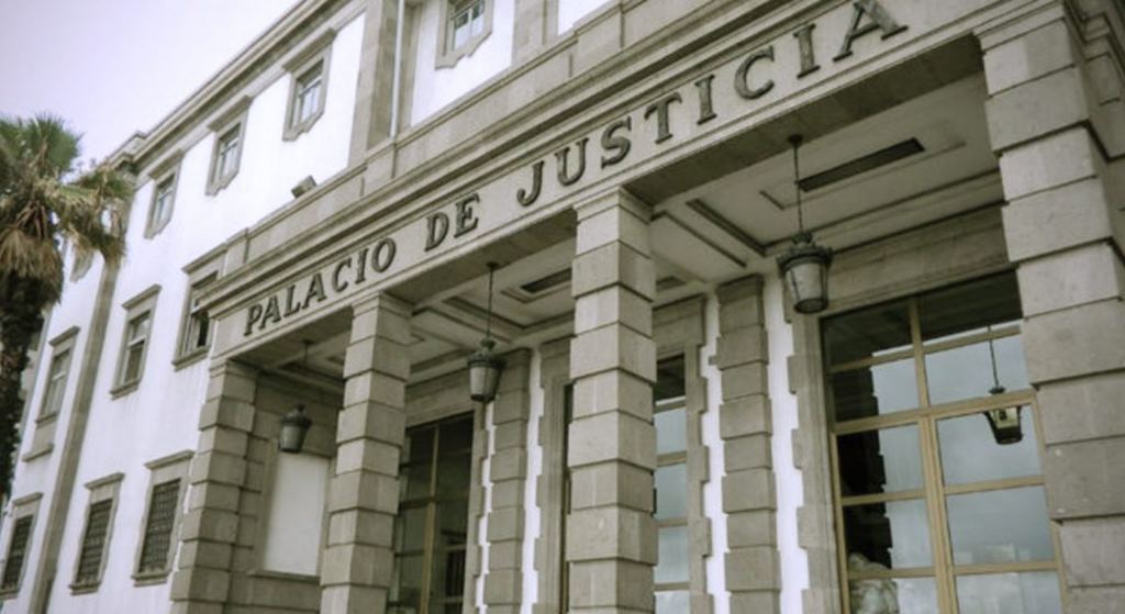Piden 15 años de cárcel para un policía acusado de colaborar con narcos en Canarias