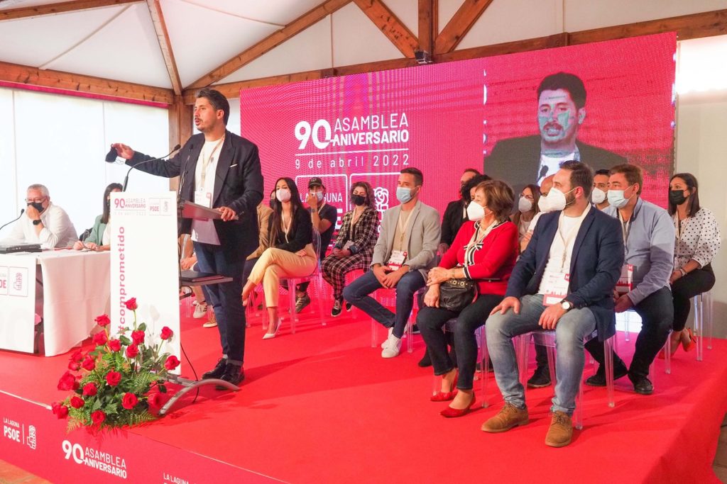 Gutiérrez es reelegido secretario del PSOE con el 98% de apoyos.  Sergio Méndez