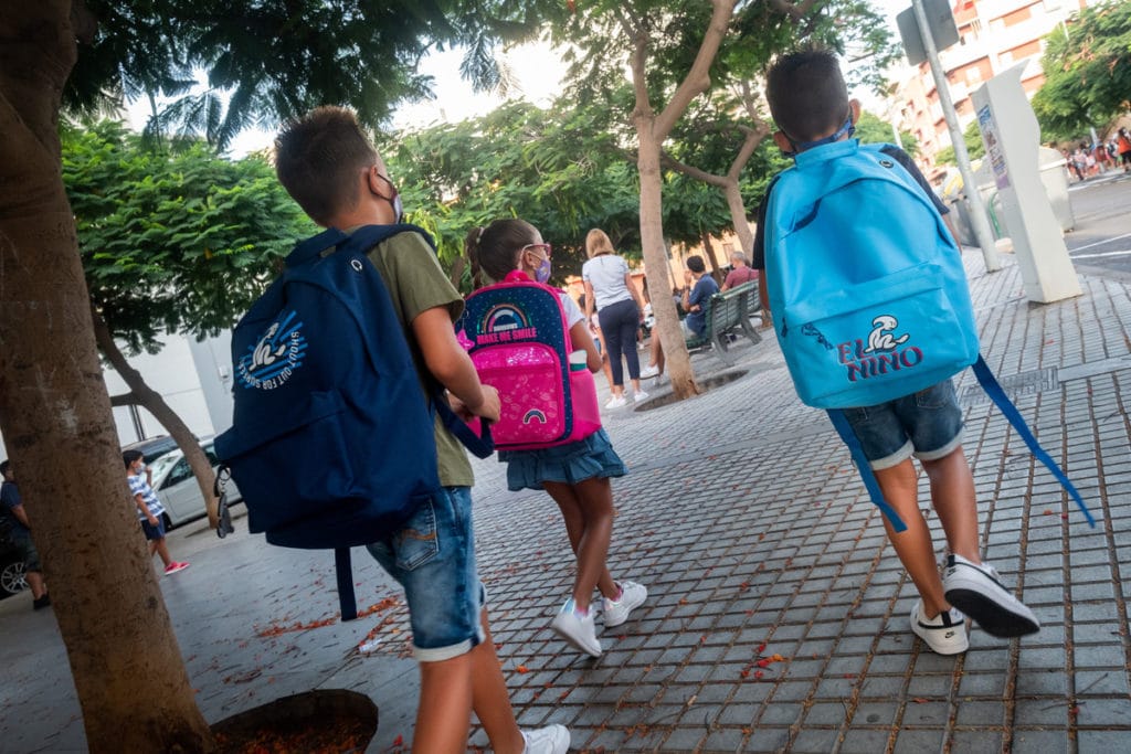 Los alumnos canarios podrían no acudir al colegio en olas de calor: así es el nuevo protocolo de Educación