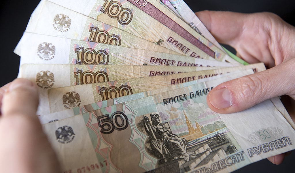 La provincia ucraniana de Jersón, ocupada por Rusia, empezará a usar el rublo