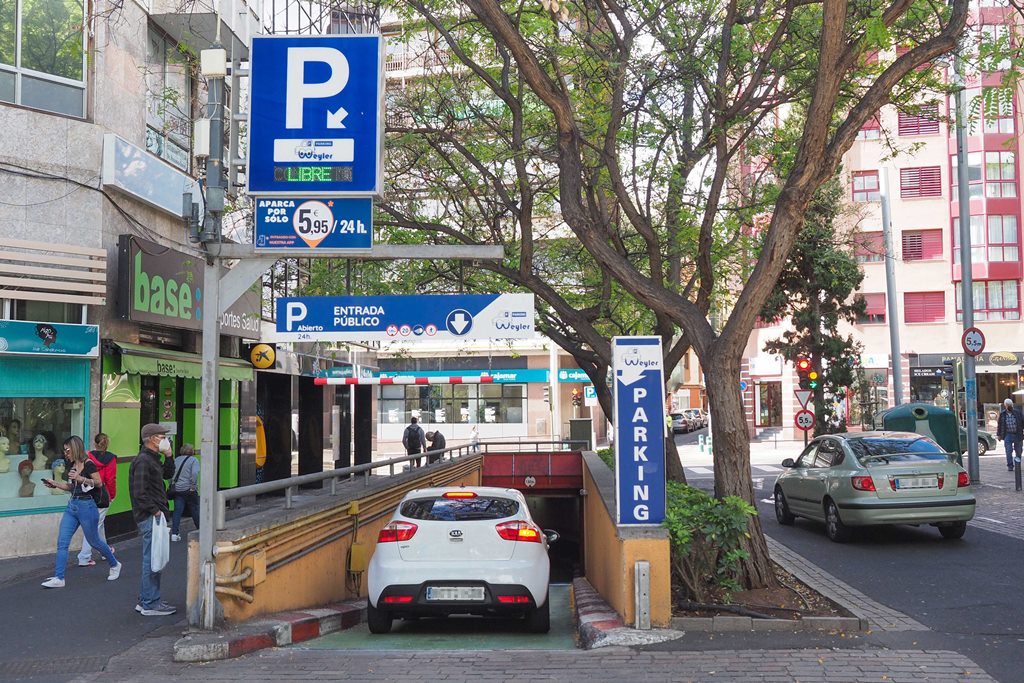 El parking Weyler acata la orden municipal y baja su tarifa hasta los 1,50 euros la hora