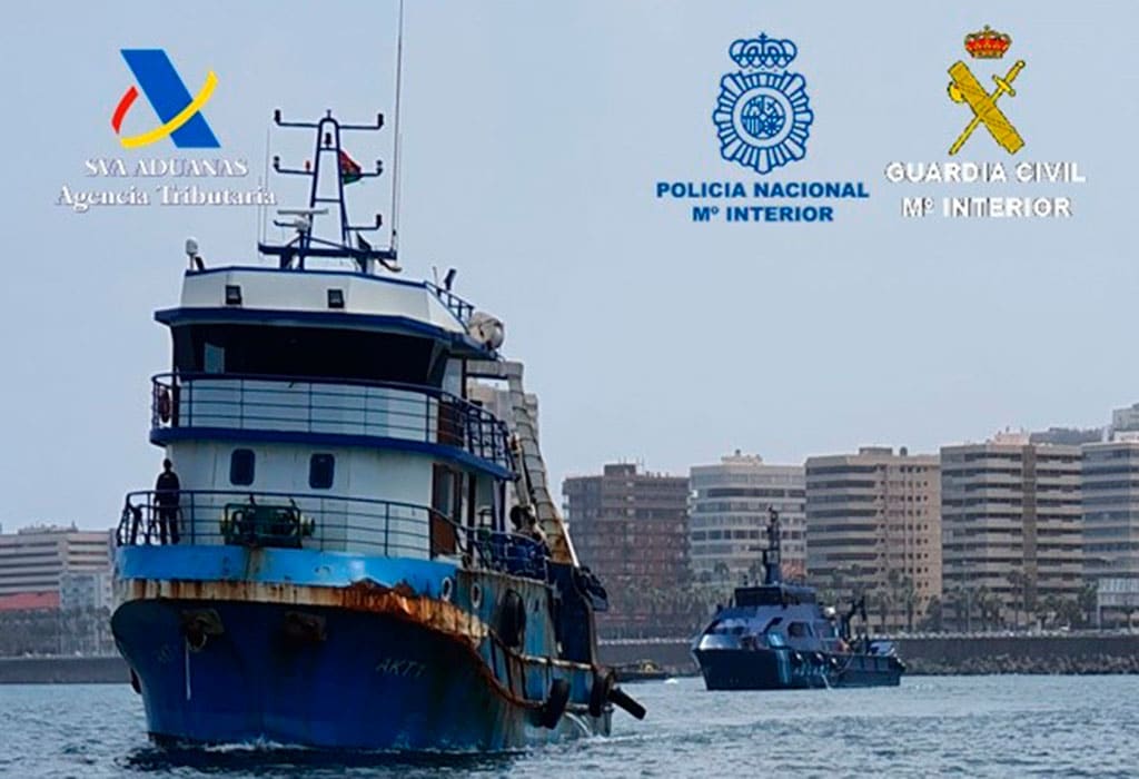 Interceptado en aguas al sur de Canarias un pesquero cargado con tres toneladas de cocaína