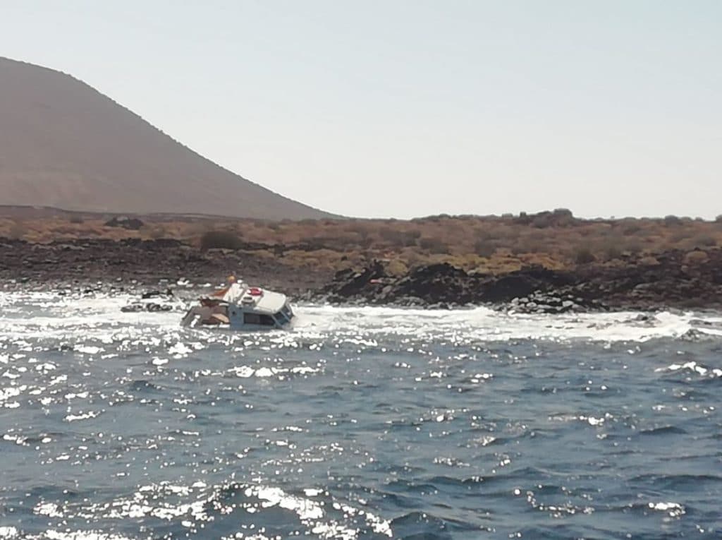 Barco encallado en Tenerife
