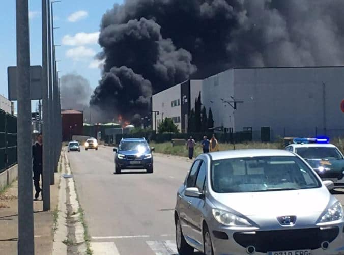 Dos muertos y 250 niños evacuados tras la explosión en una planta biodiesel en La Rioja