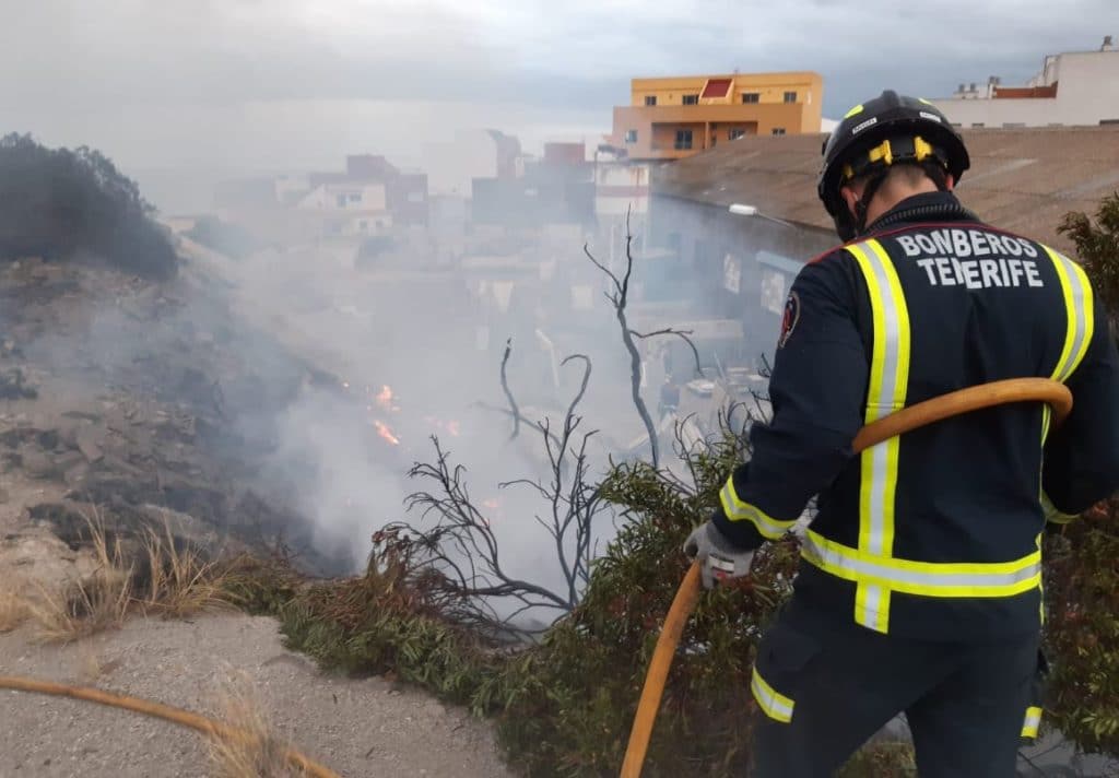 Sofocan un incendio ocurrido en Santa Cruz de Tenerife
