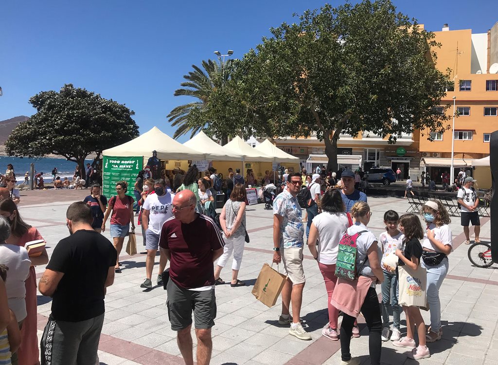 Numeroso público asistió a la Feria del Libro de El Médano.