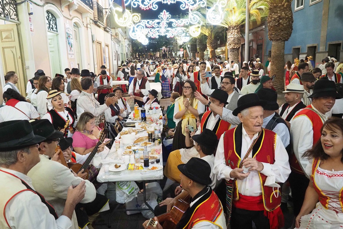 Tradición, cultura popular y música hoy en el Baile de Magos de Santa Cruz
