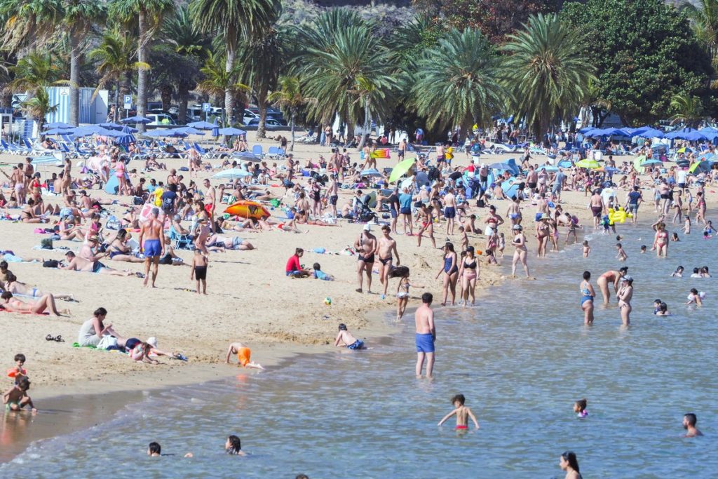 Santa Cruz prohíbe fumar en sus playas a partir del 16 de enero