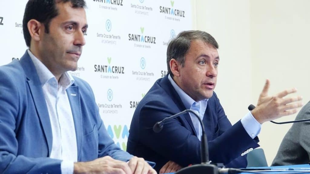 El edil de Viviendas, Juan José Martínez, y el alcalde capitalino, José Manuel Bermúdez, anunciaron ayer la adjudicación de la redacción del proyecto.