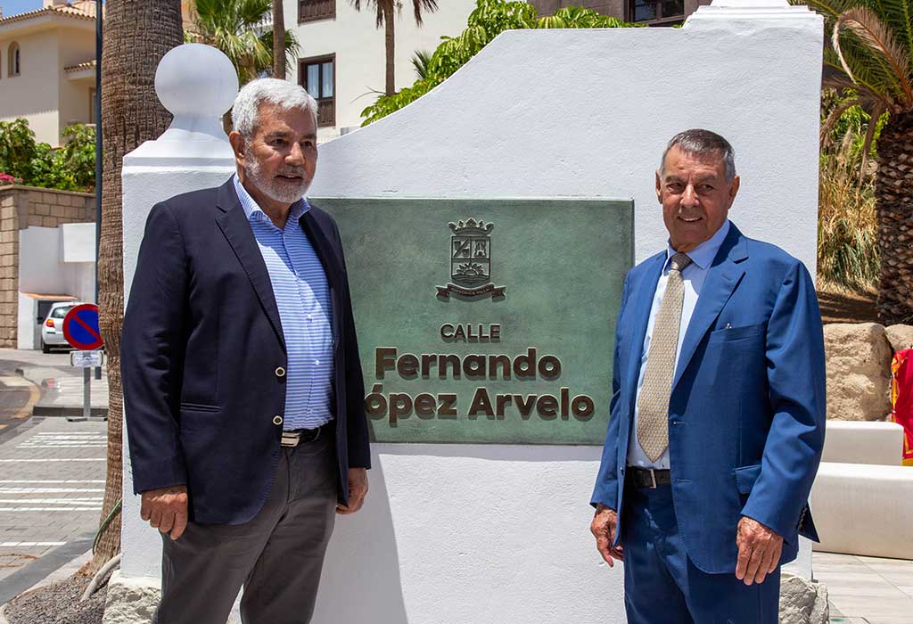 Una calle distingue el compromiso de López Arvelo con Costa Adeje