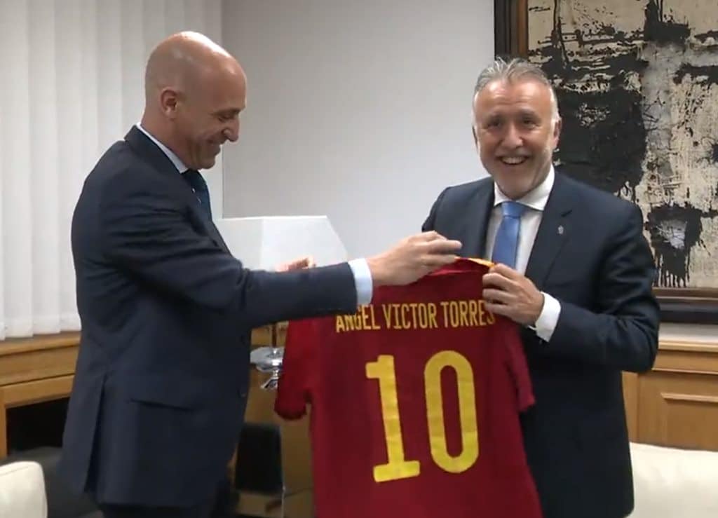El presidente de Canarias, Ángel Víctor Torres, se reunió con el presidente de la Federación Española de Fútbol (RFEF), Luis Manuel Rubiales