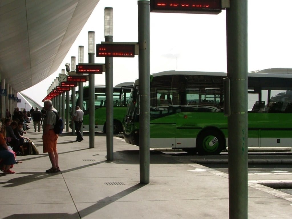 El Gobierno sube al 50% la bonificación al transporte interurbano en Canarias