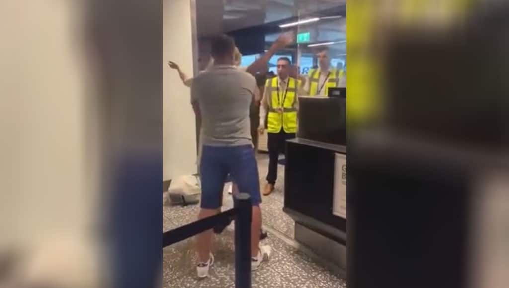 Agresión en el aeropuerto: impiden a unos británicos "borrachos hasta las cejas" subir al avión