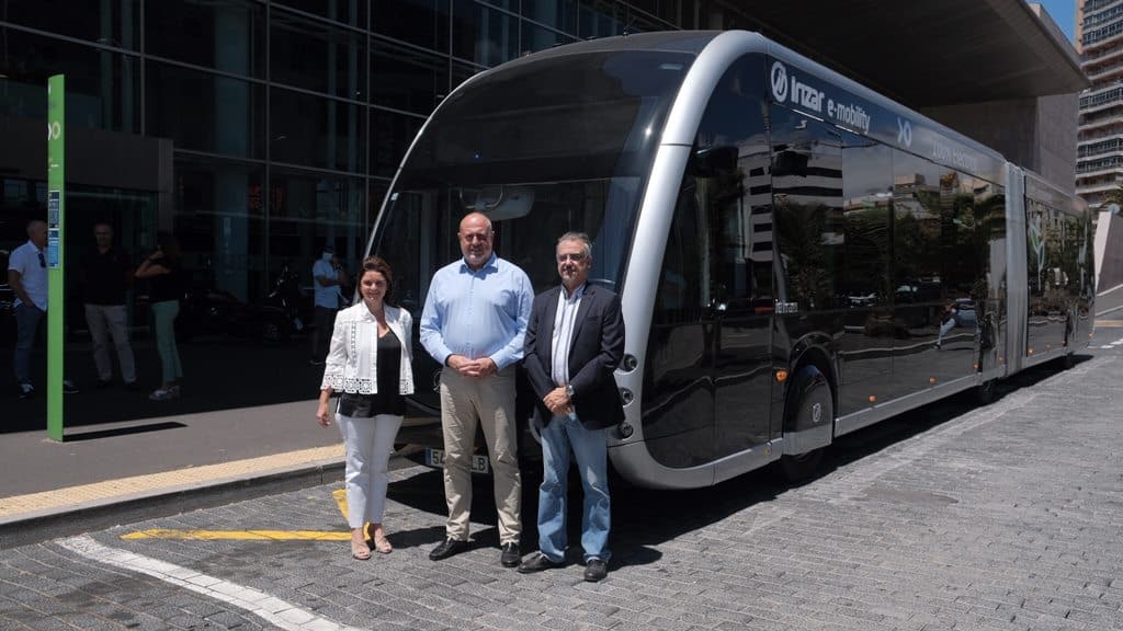 Titsa tests two electric buses in Tenerife to find out their results on the lines