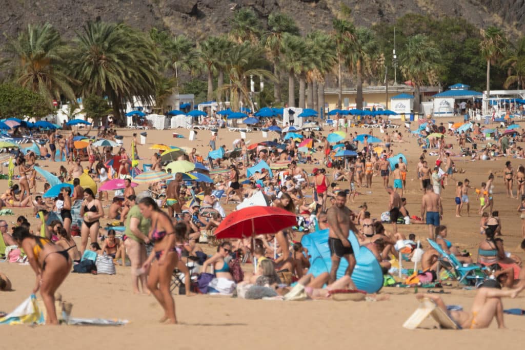 Torres plantea un debate "sosegado" sobre establecer una tasa turística en Canarias