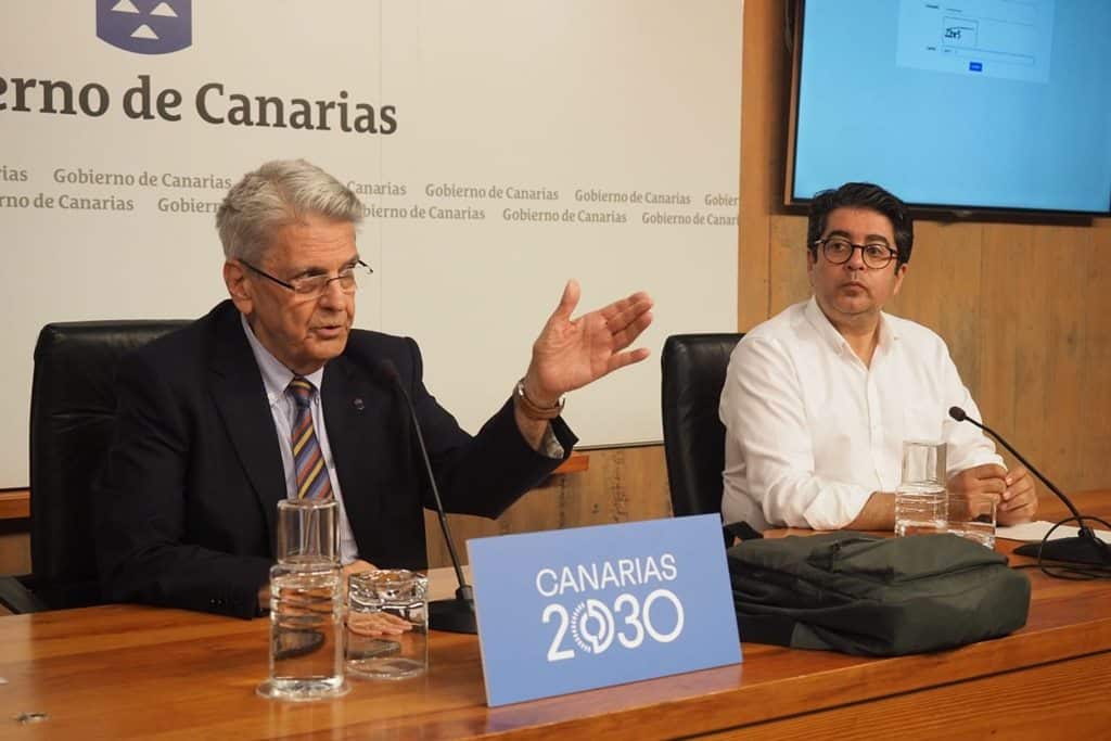 El portavoz del Gobierno regional, Julio Pérez, y el presidente del Cabildo, Pedro Martín. Sergio Méndez