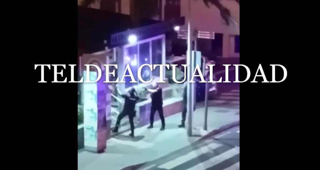 La Policía encañona a un hombre que entró armado a un mercado en Canarias