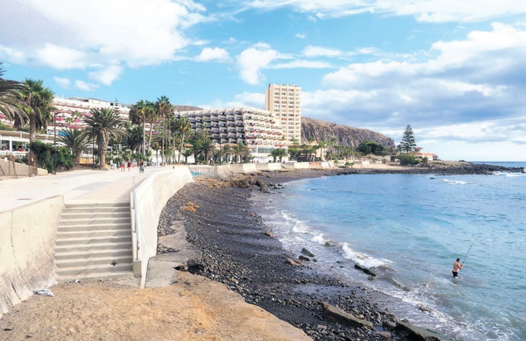 Reordenar el litoral de Los Cristianos pasa por rehabilitar la playa Los Tarajales.