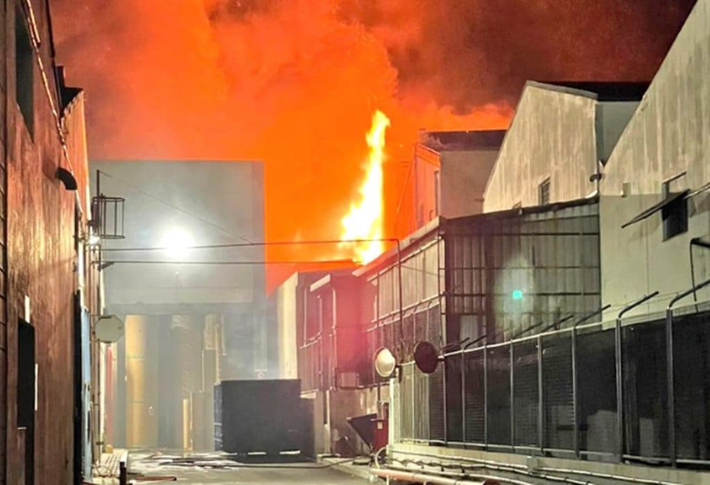 Grave incendio en varias naves industriales en El Chorrillo