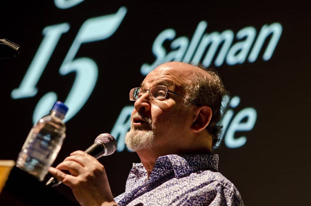 Irán niega cualquier relación con el ataque a Rushdie, a quien acusa de "insultar" al islam