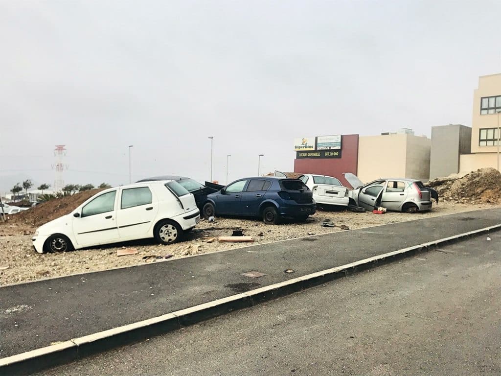 Cientos de coches abandonados: la lacra que se extiende por el sur de Tenerife
