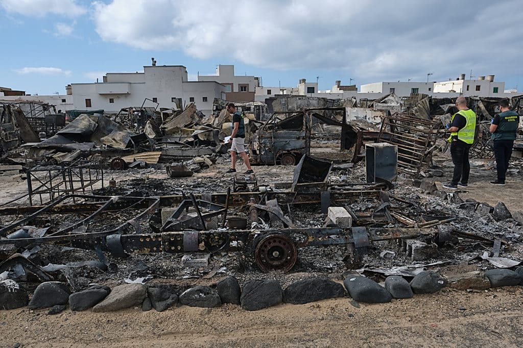 La Guardia Civil investiga el incendio que arrasó más de medio centenar de caravanas en Jandía