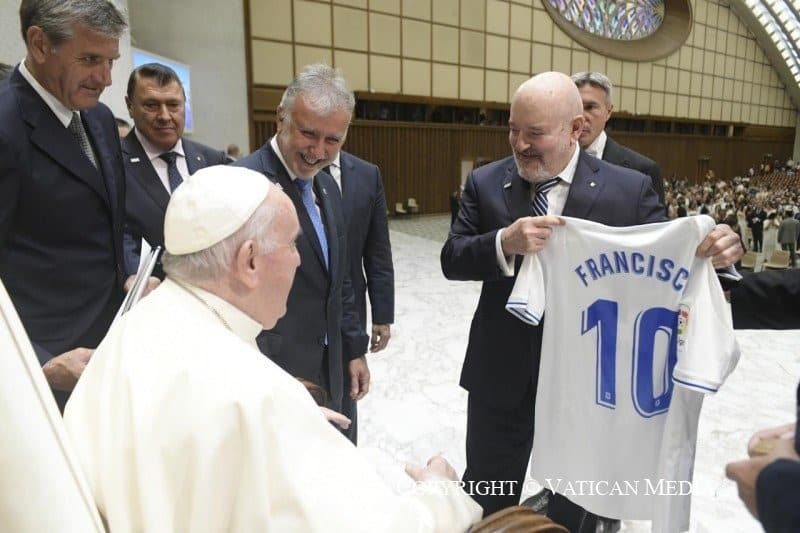 El presidente canario invita al papa Francisco a visitar Canarias