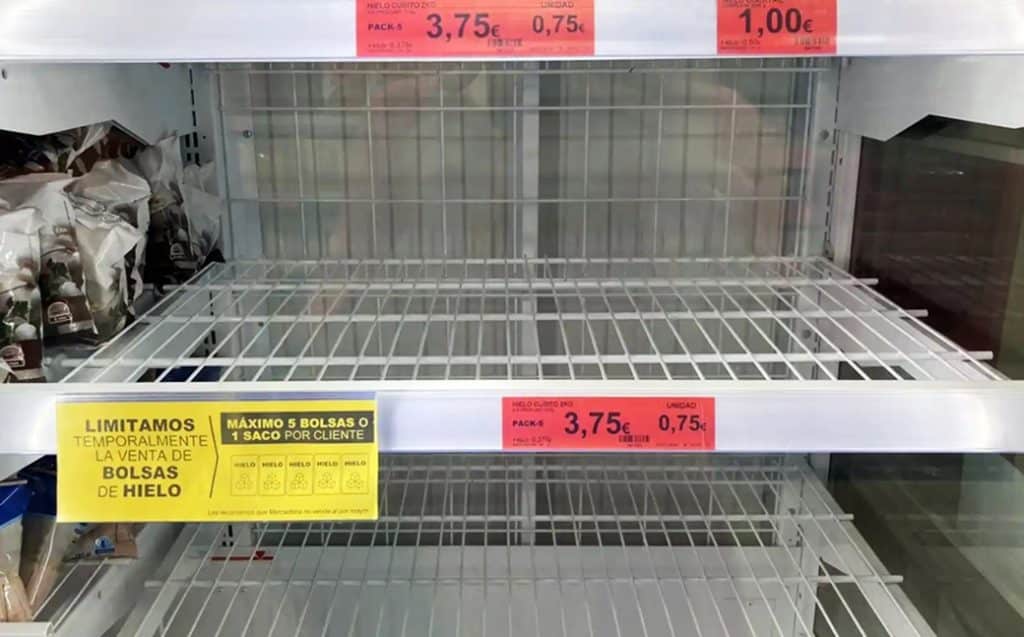 Desvelan el misterio de la falta de bolsas de hielo en los supermercados