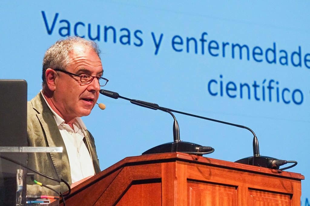 Antonio Muro, catedrático de Parasitología en la Universidad de Salamanca, en su participación en Campus África.