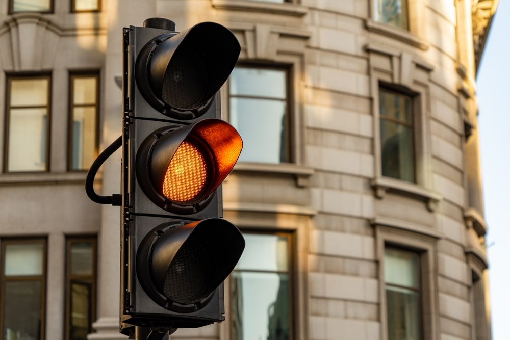 La DGT plantea eliminar el ámbar de los semáforos en "puntos conflictivos"