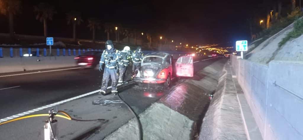 Sofocan el incendio de un vehículo en la autopista TF-1