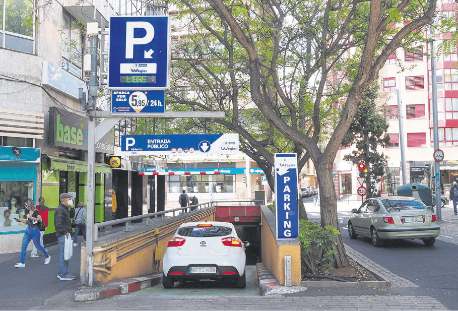 El aparcamiento de la plaza Weyler es uno de los más caros de la ciudad. Fran Pallero
