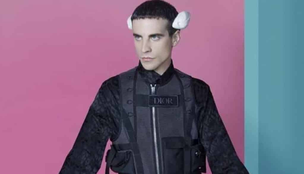 Manel es transespecie, cíborg y tiene dos aletas implantadas en la cabeza: "No soy 100% humano"
