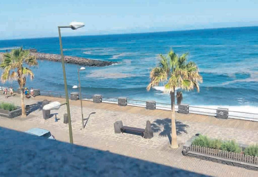 Reabiertas al baño las playas de Tenerife afectadas por microalgas y escorrentías