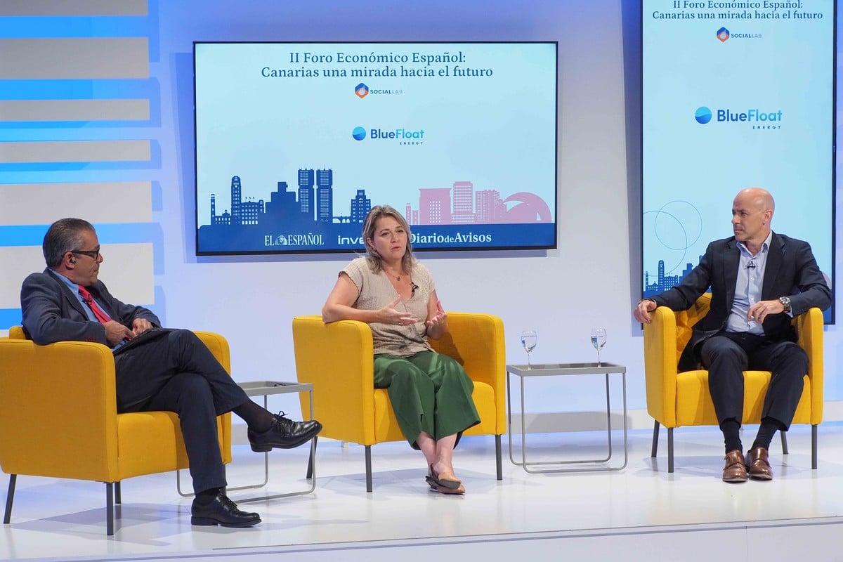 Mesa redonda sobre el sector agroalimentario, con Alicia Vanoostende y Víctor Asensio.