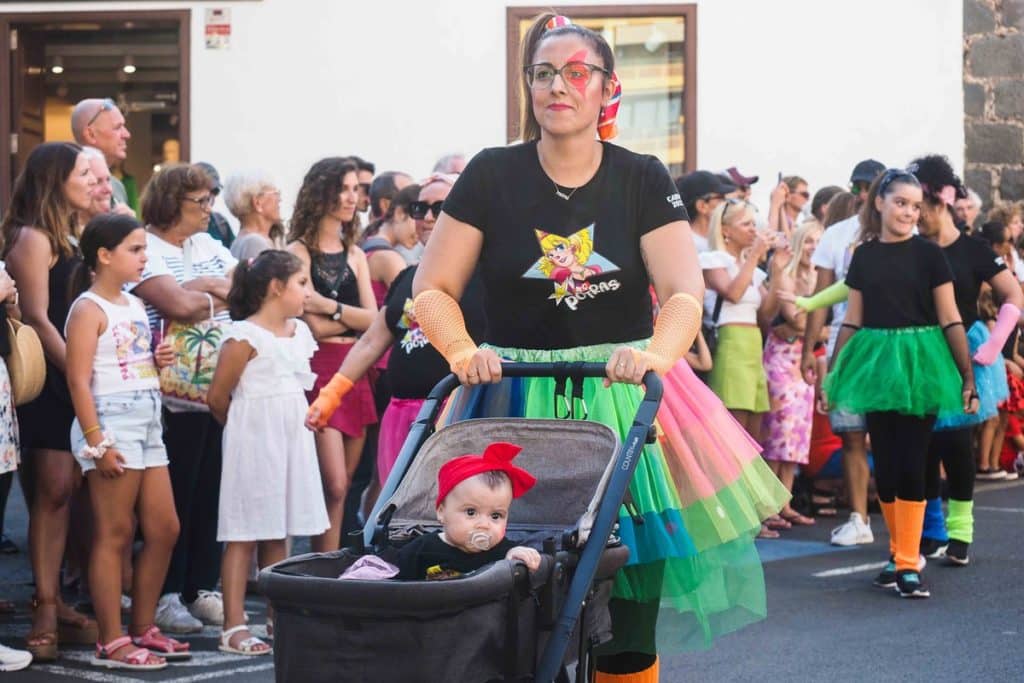 El Puerto de la Cruz pone fin a su Carnaval de Verano con el desfile del Coso. Sergio Méndez