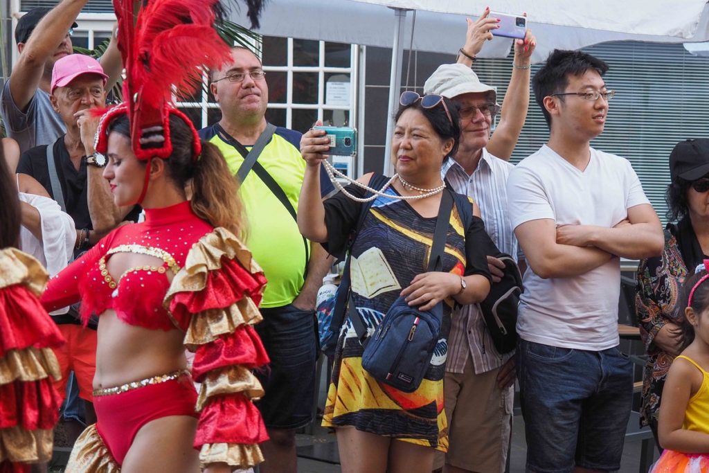 El Puerto de la Cruz pone fin a su Carnaval de Verano con el desfile del Coso. Sergio Méndez