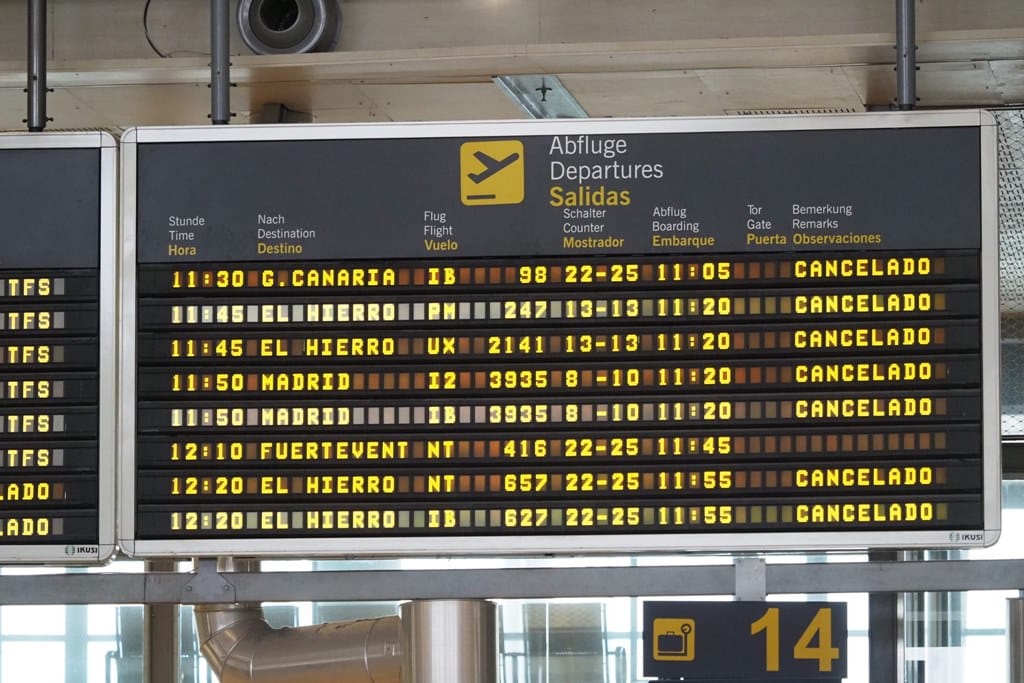 92 cancelaciones de vuelos en los aeropuertos canarios en la mañana de hoy