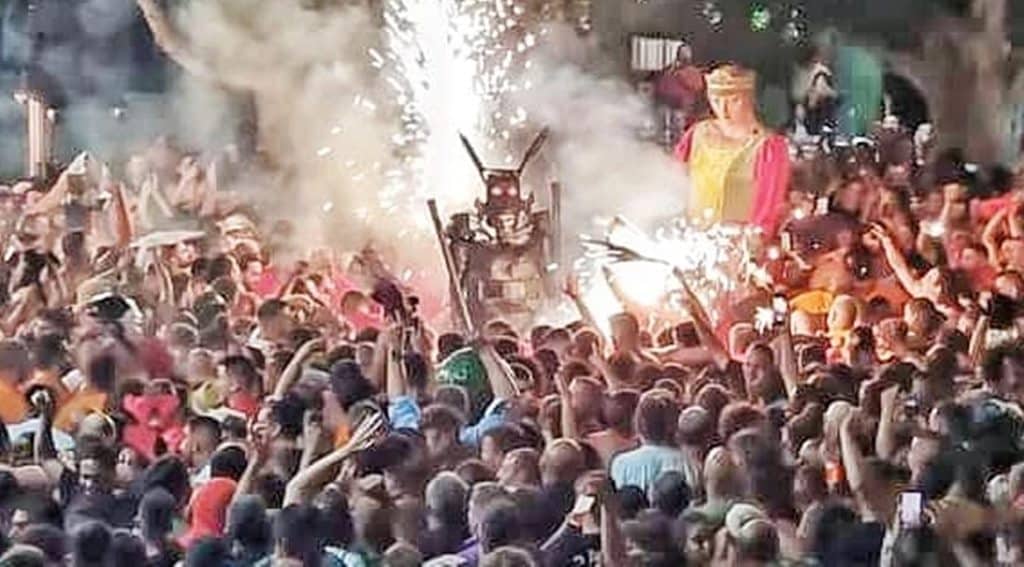 La Danza del Diablo congregó a una multitud en la plaza de La Candelaria. DA
