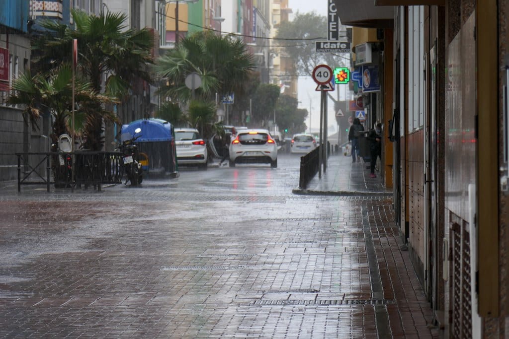 Las Palmas de Gran Canaria activa un dispositivo especial ante la previsión de lluvias por el ciclón tropical